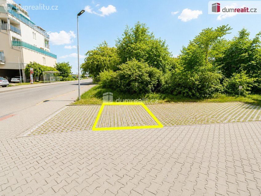 Pronájem bytu 2+kk 47 m^2 V Honech, Klecany 