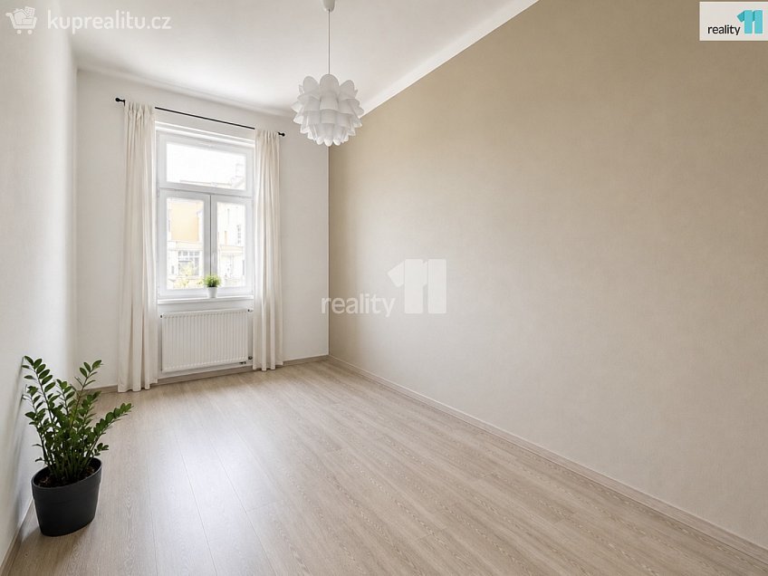 Pronájem bytu 4+1 94 m^2 Svatoplukova, Praha 2 