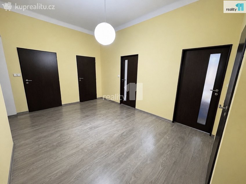 Pronájem bytu 4+1 94 m^2 Svatoplukova, Praha 2 
