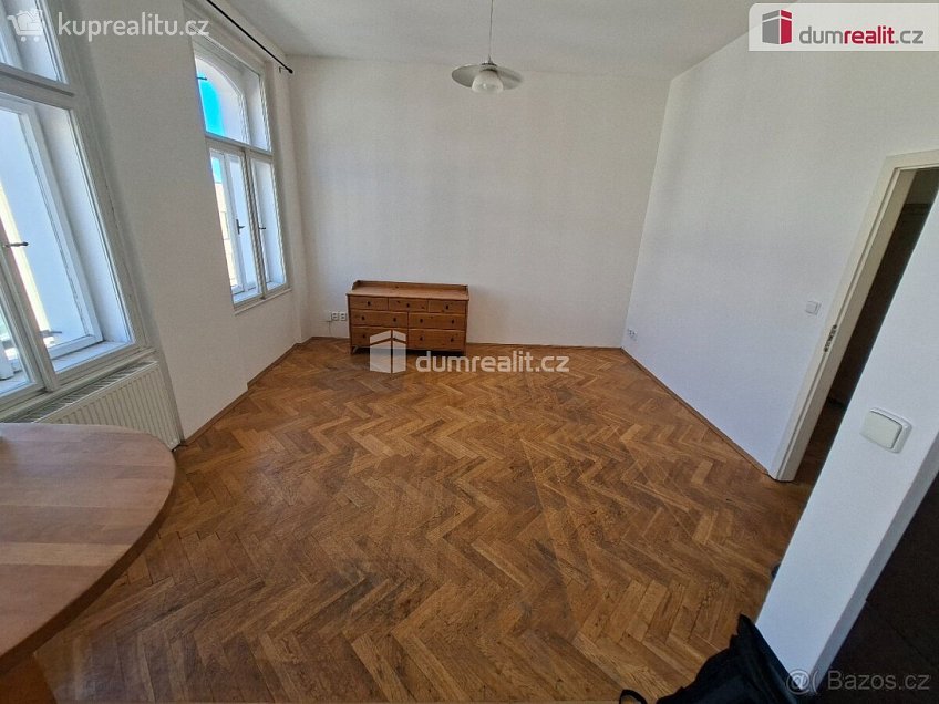 Pronájem bytu 2+kk 68 m^2 Krásova, Praha 3 