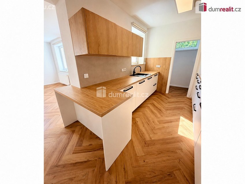 Prodej  rodinného domu 247 m^2 K Pasekám, Lukov 