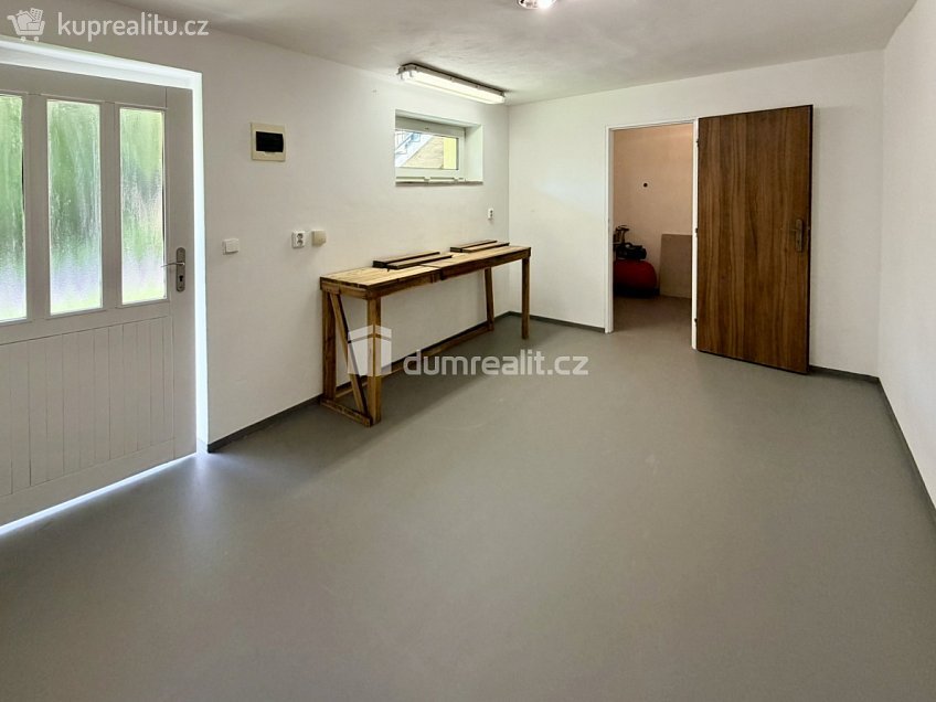 Prodej  rodinného domu 247 m^2 K Pasekám, Lukov 
