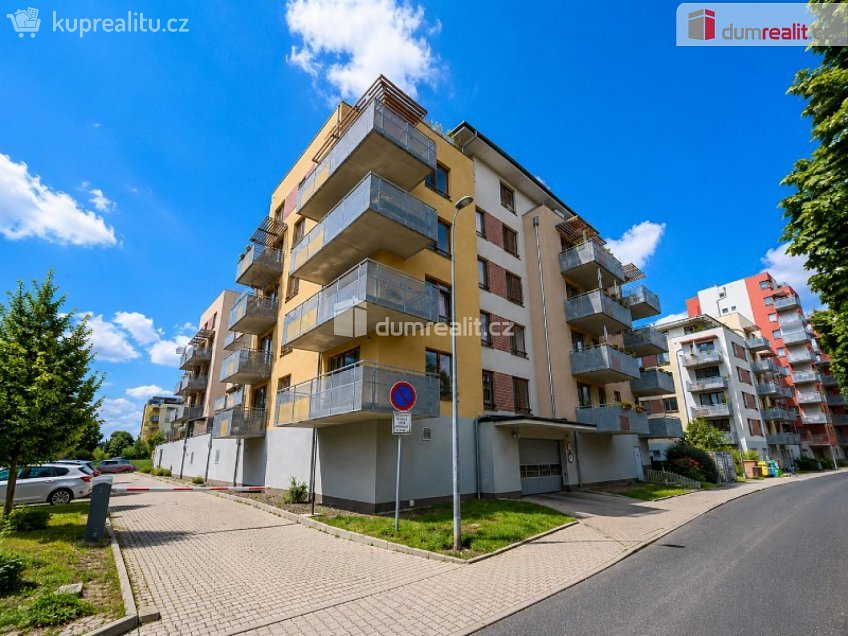 Pronájem  garáže 14 m^2 Bermanova, Praha-Čakovice 