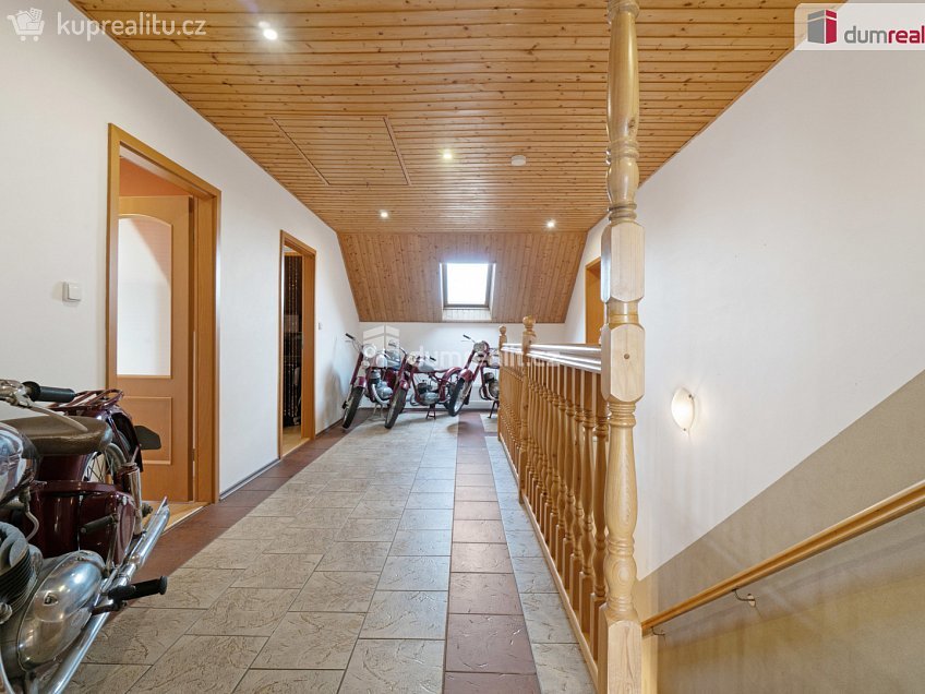 Prodej  rodinného domu 215 m^2 Úvaly, Úvaly 