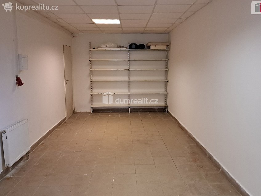Pronájem  obchodních prostor 150 m^2 náměstí Republiky, Jáchymov 
