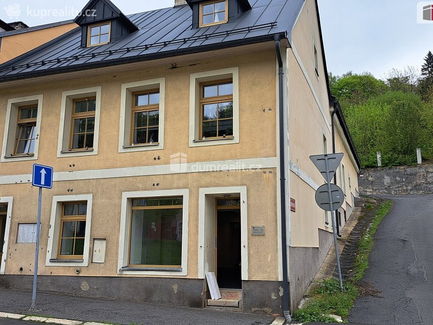 Pronájem  obchodních prostor 150 m^2 náměstí Republiky, Jáchymov 