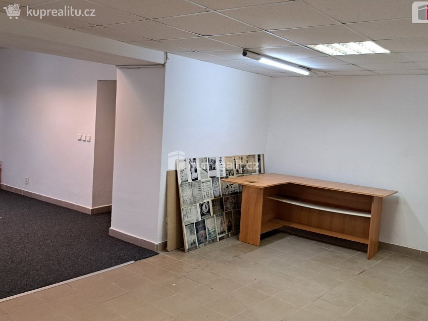 Pronájem  obchodních prostor 150 m^2 náměstí Republiky, Jáchymov 