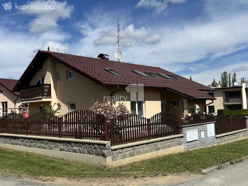 Pronájem  rodinného domu 279 m^2 Sadová, Humpolec 