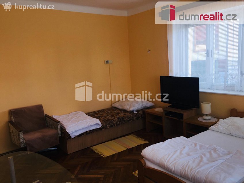 Pronájem  rodinného domu 74 m^2 Hlavní, Pozlovice 