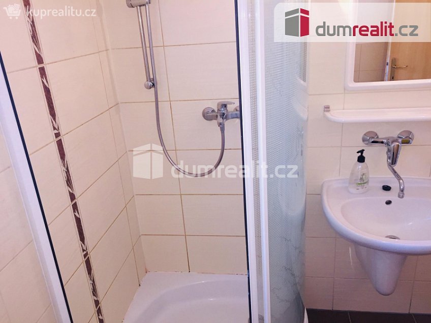 Pronájem  rodinného domu 74 m^2 Hlavní, Pozlovice 