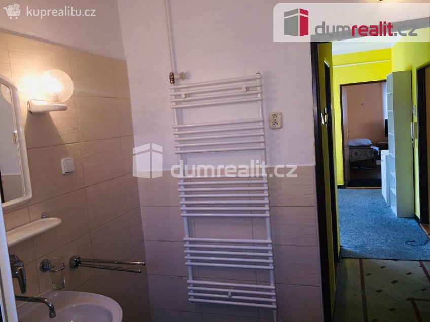 Pronájem  rodinného domu 74 m^2 Hlavní, Pozlovice 