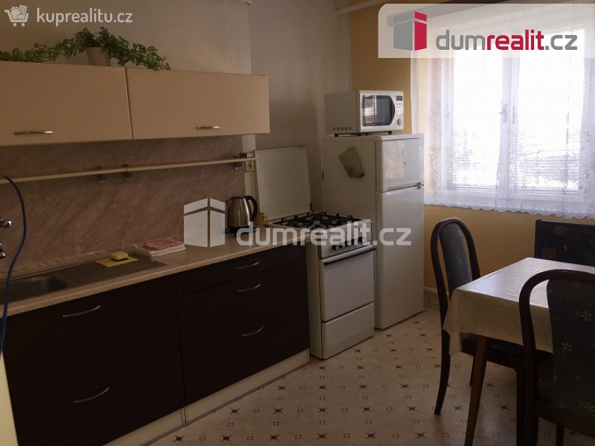 Pronájem  rodinného domu 74 m^2 Hlavní, Pozlovice 