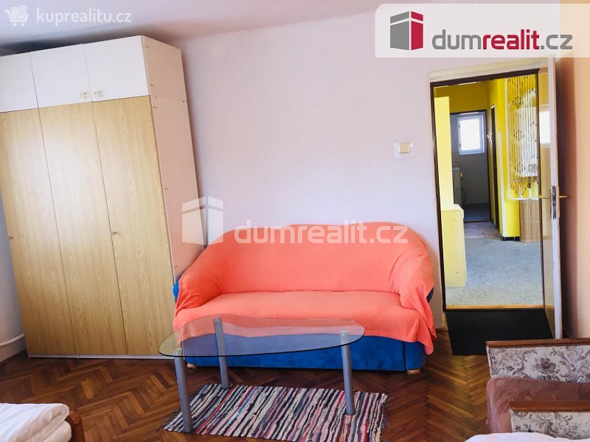 Pronájem  rodinného domu 74 m^2 Hlavní, Pozlovice 