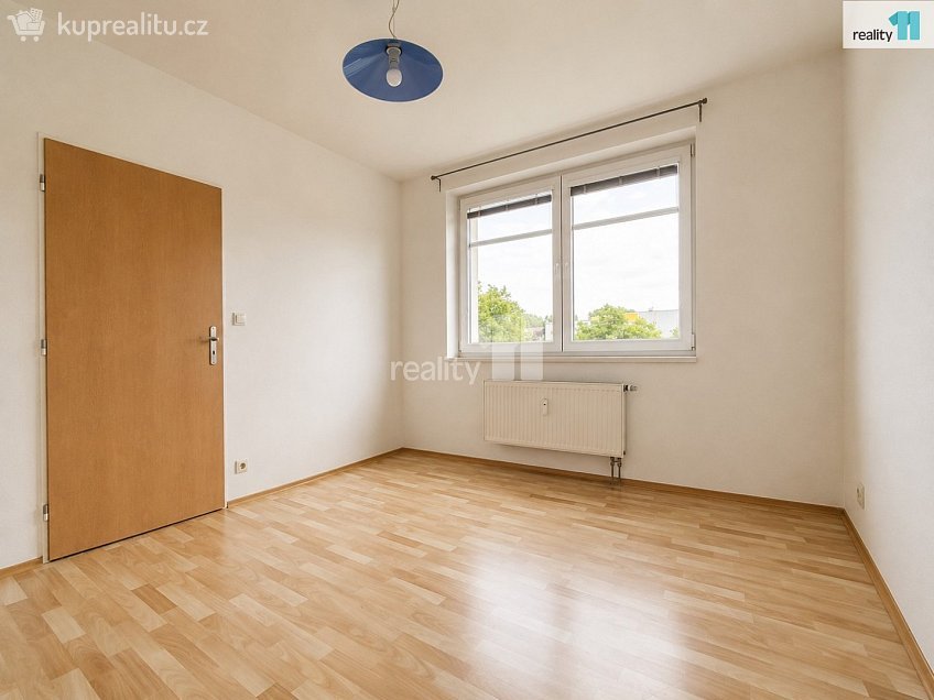 Pronájem bytu 2+kk 45 m^2 Dubová, Pardubice 