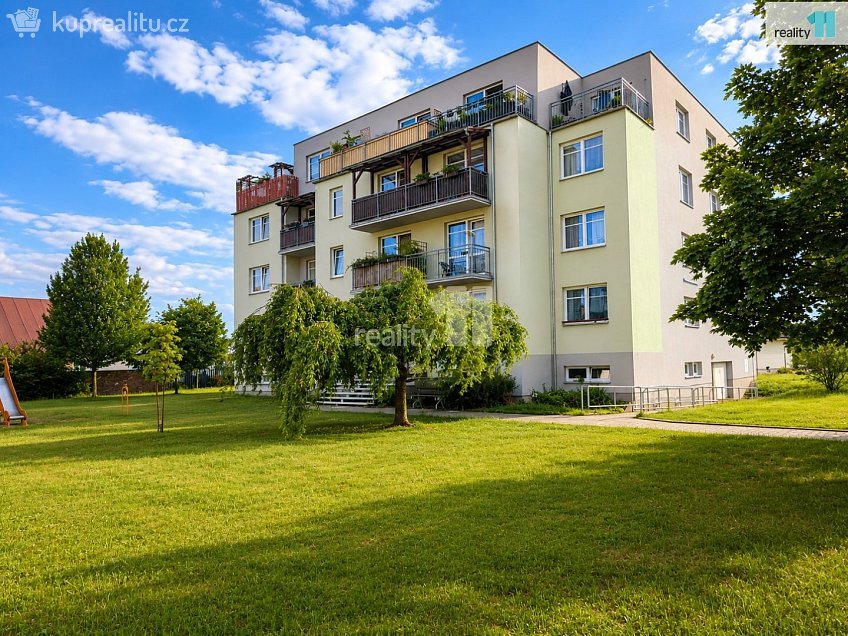 Pronájem bytu 2+kk 45 m^2 Dubová, Pardubice 