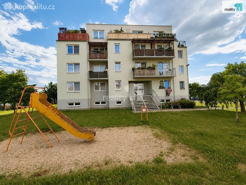 Pronájem bytu 2+kk 45 m^2 Dubová, Pardubice 