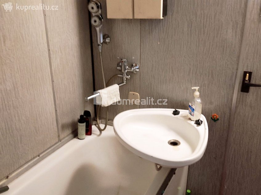 Prodej bytu 2+1 65 m^2 Na Pěšině, Děčín 