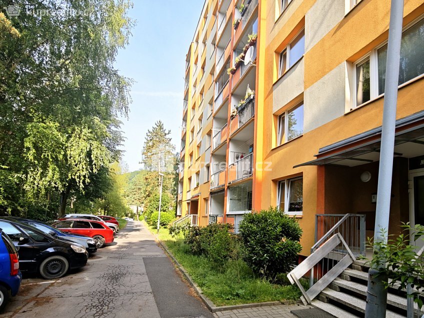 Prodej bytu 2+1 65 m^2 Na Pěšině, Děčín 