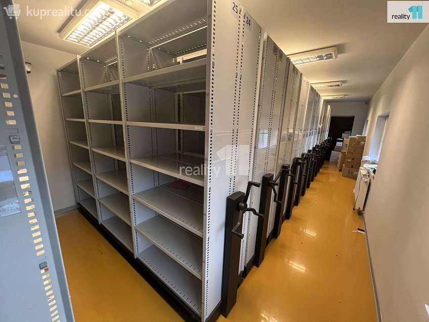 Pronájem  obchodních prostor 47 m^2 Chebská, Karlovy Vary 
