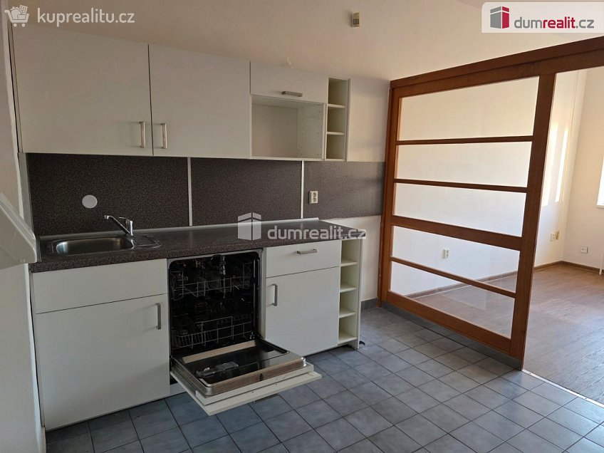 Pronájem  kanceláře 250 m^2 Horní, Frenštát pod Radhoštěm 