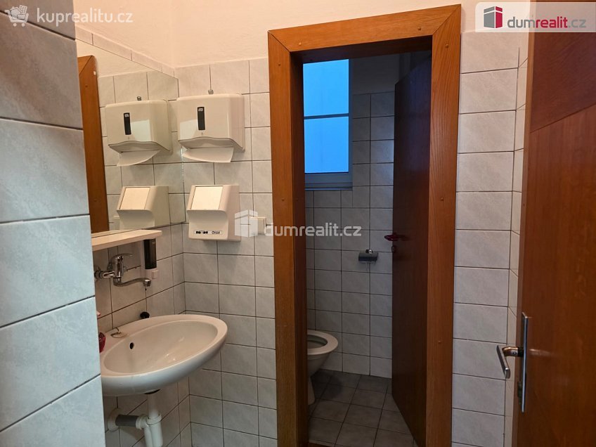 Pronájem  kanceláře 250 m^2 Horní, Frenštát pod Radhoštěm 
