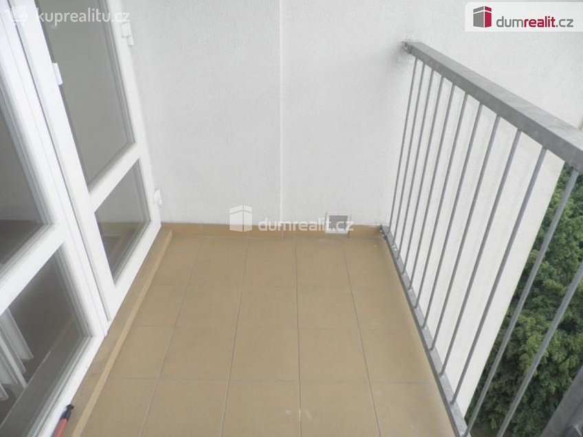Pronájem bytu 2+1 67 m^2 Chabařovická, Praha 8 