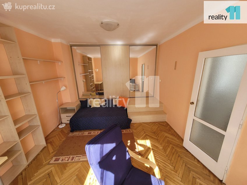 Pronájem bytu 1+1 35 m^2 Buková, Praha 3 