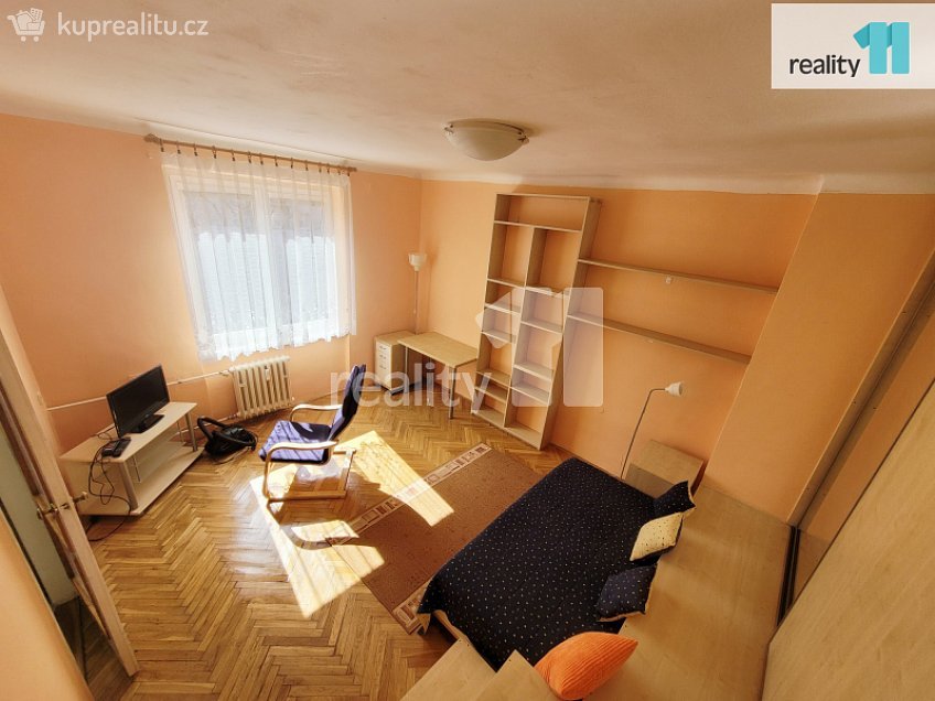 Pronájem bytu 1+1 35 m^2 Buková, Praha 3 