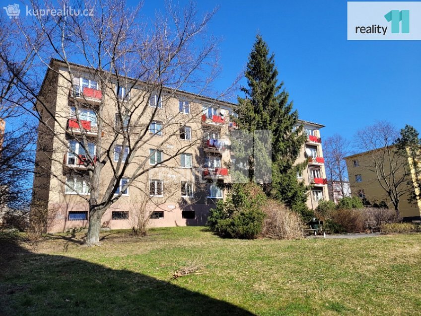 Pronájem bytu 1+1 35 m^2 Buková, Praha 3 