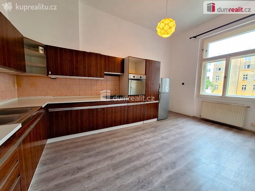 Pronájem bytu 3+kk 72 m^2 Chodská, Praha 2 
