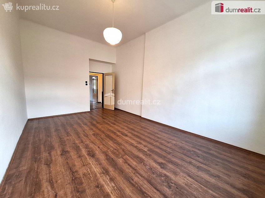 Pronájem bytu 3+kk 72 m^2 Chodská, Praha 2 