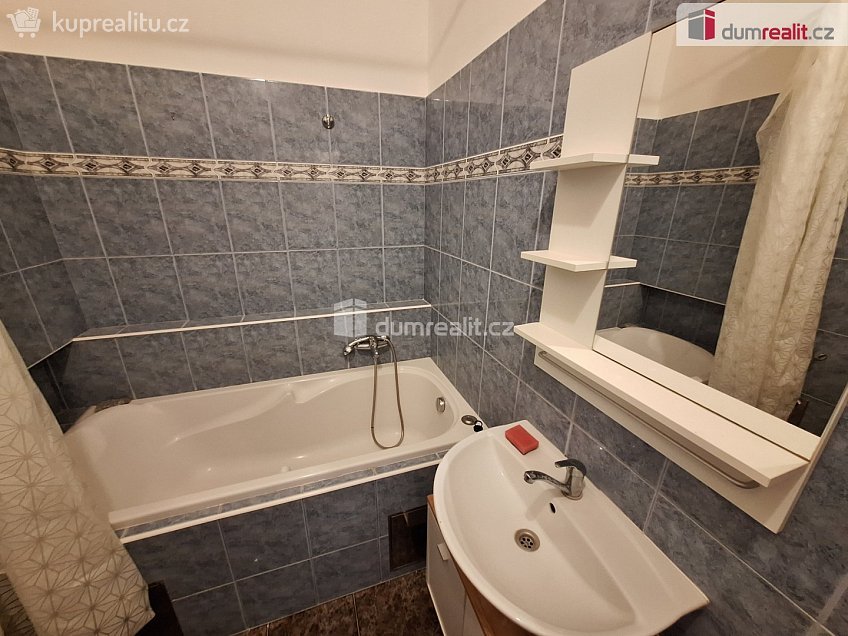 Pronájem bytu 3+kk 72 m^2 Chodská, Praha 2 