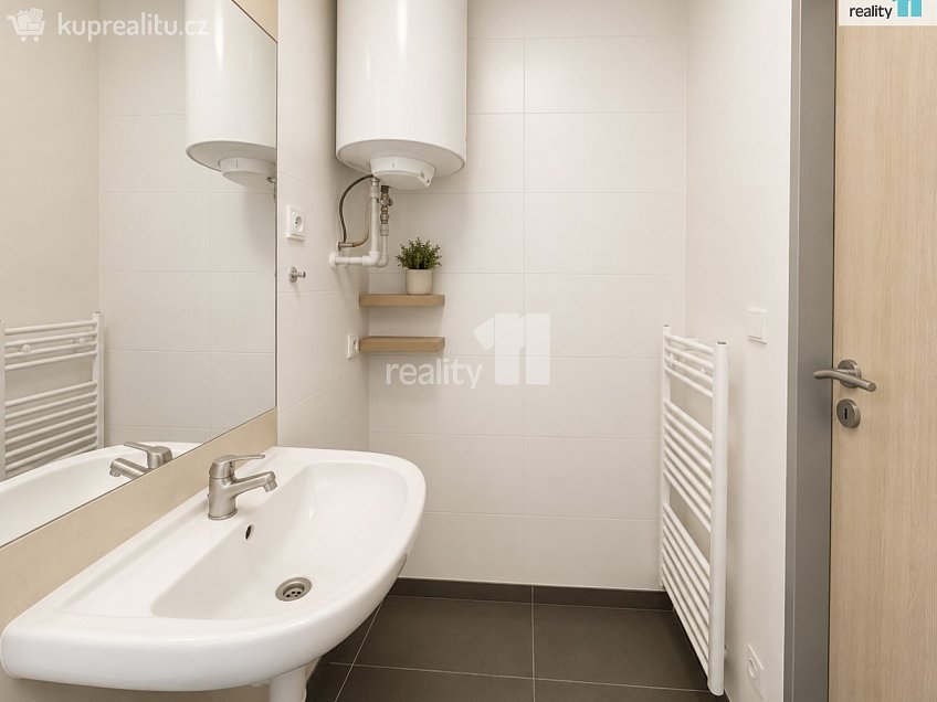 Pronájem bytu 2+kk 64 m^2 Českobrodská, Praha 9 