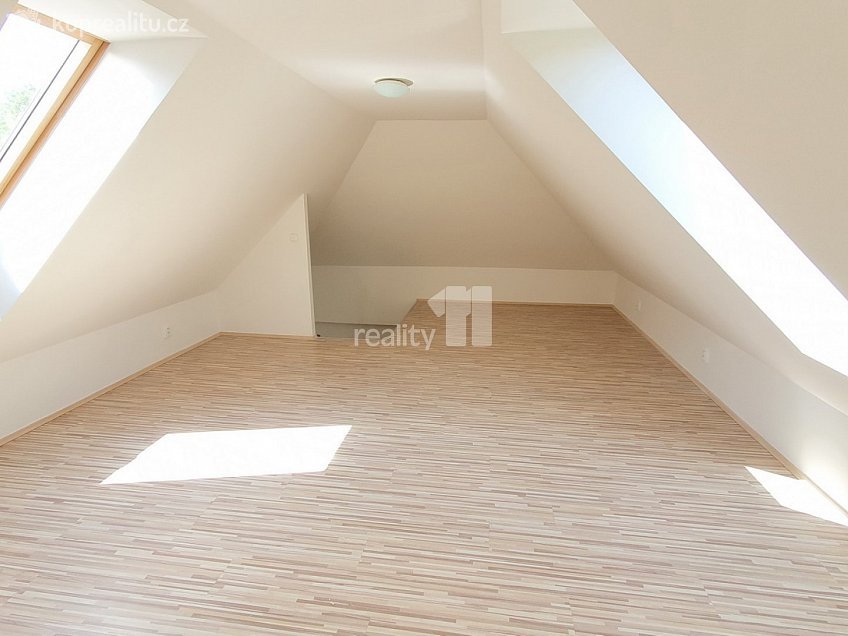 Pronájem bytu 2+kk 64 m^2 Českobrodská, Praha 9 