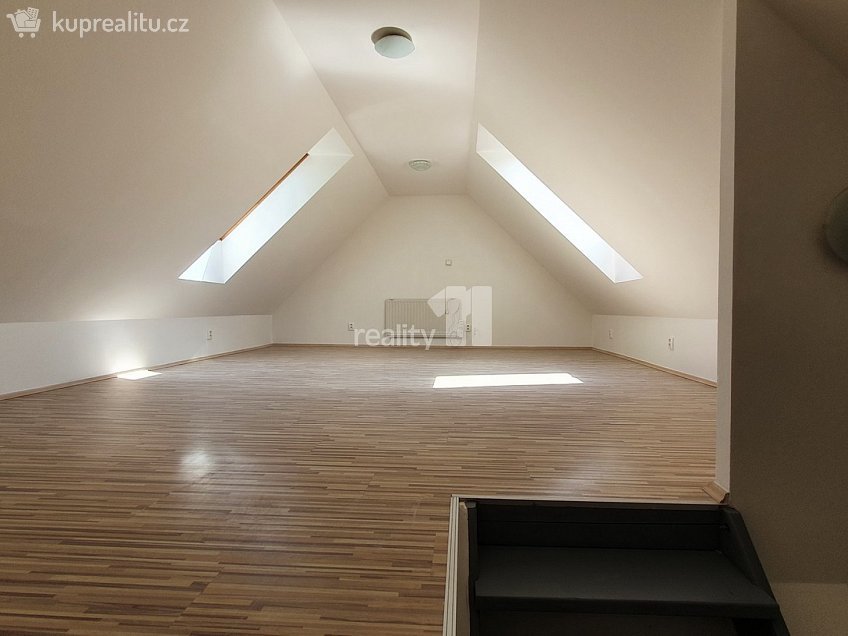 Pronájem bytu 2+kk 64 m^2 Českobrodská, Praha 9 