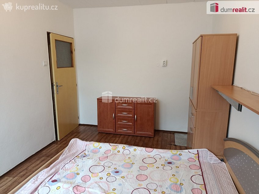 Pronájem bytu 2+kk 56 m^2 Toužimská, Praha 19 