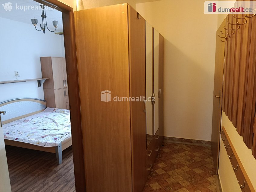 Pronájem bytu 2+kk 56 m^2 Toužimská, Praha 19 