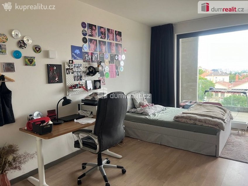 Pronájem bytu 2+kk 75 m^2 Korunní, Praha 10 