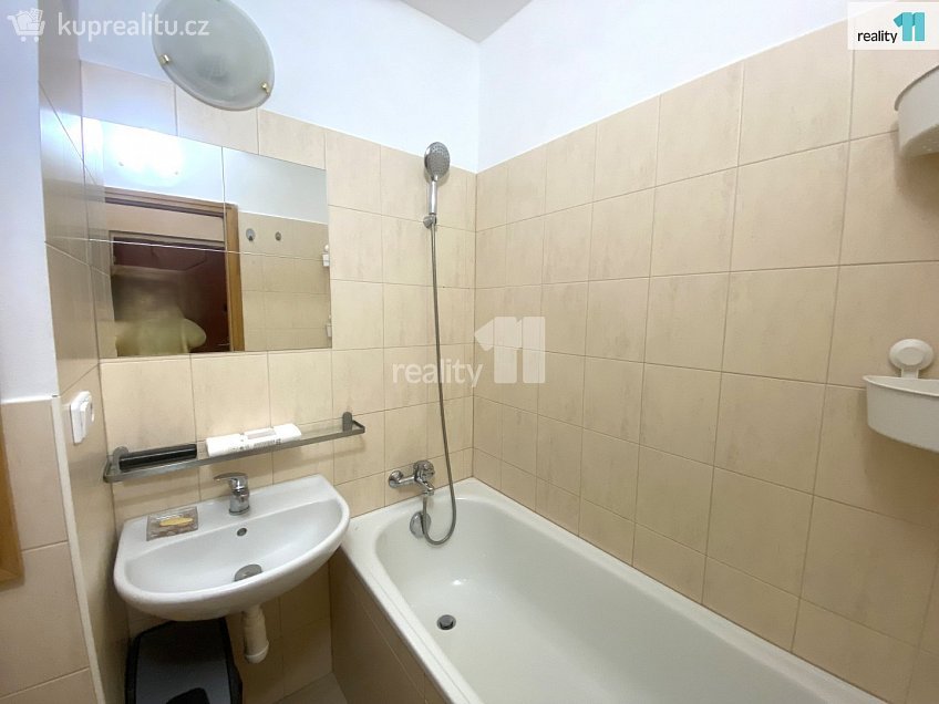 Pronájem bytu 1+kk 30 m^2 Nádražní, Příbram 