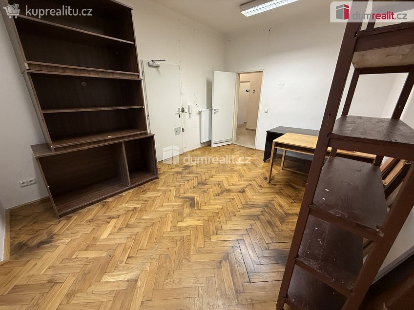 Pronájem  obchodních prostor 68 m^2 Nuselská, Praha 4 