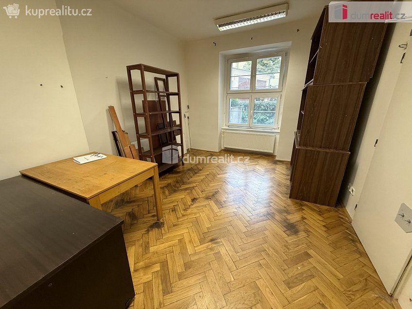 Pronájem  obchodních prostor 68 m^2 Nuselská, Praha 4 
