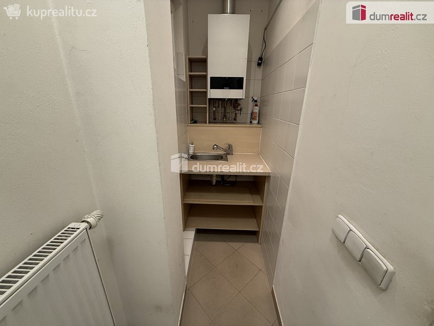 Pronájem  obchodních prostor 68 m^2 Nuselská, Praha 4 