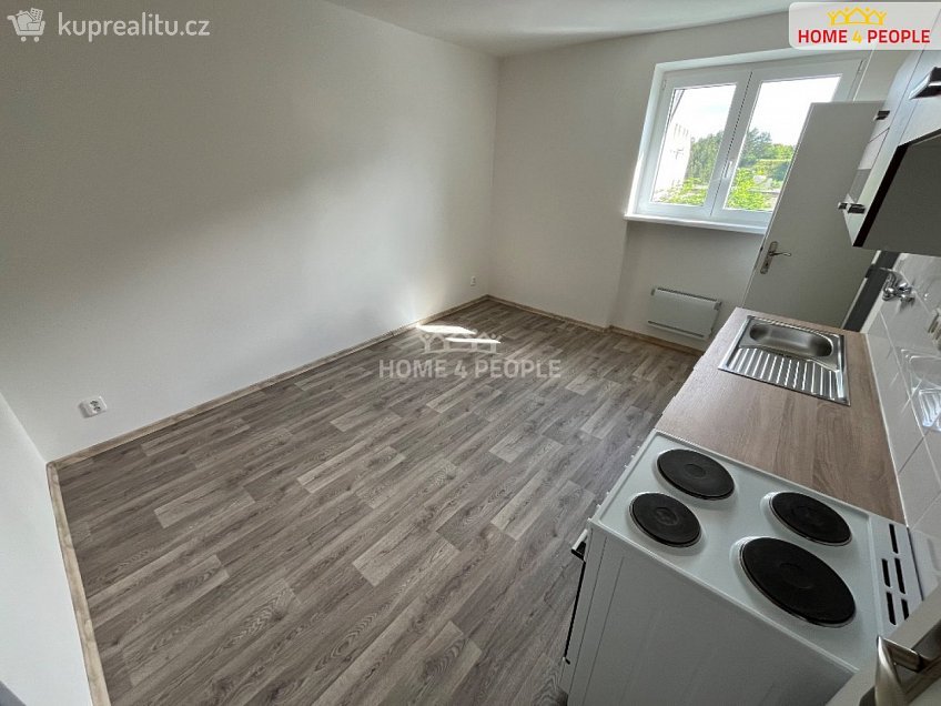 Pronájem bytu 2+1 71 m^2 Závodu míru, Karlovy Vary 