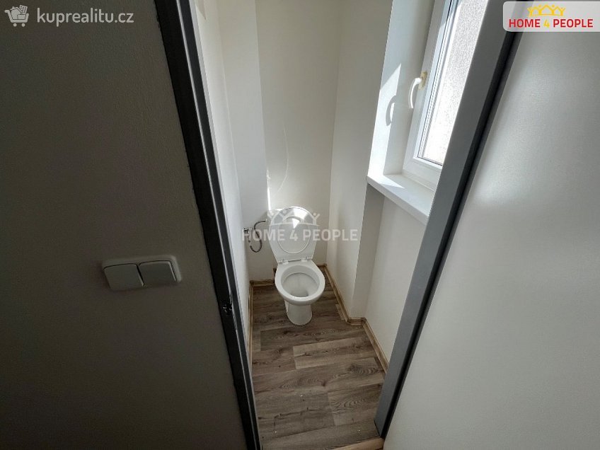 Pronájem bytu 2+1 71 m^2 Závodu míru, Karlovy Vary 