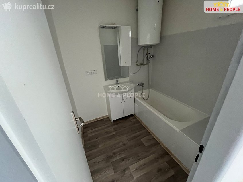 Pronájem bytu 2+1 71 m^2 Závodu míru, Karlovy Vary 