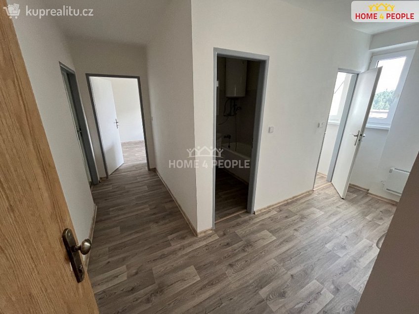 Pronájem bytu 2+1 71 m^2 Závodu míru, Karlovy Vary 