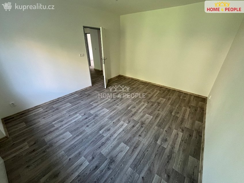 Pronájem bytu 2+1 71 m^2 Závodu míru, Karlovy Vary 