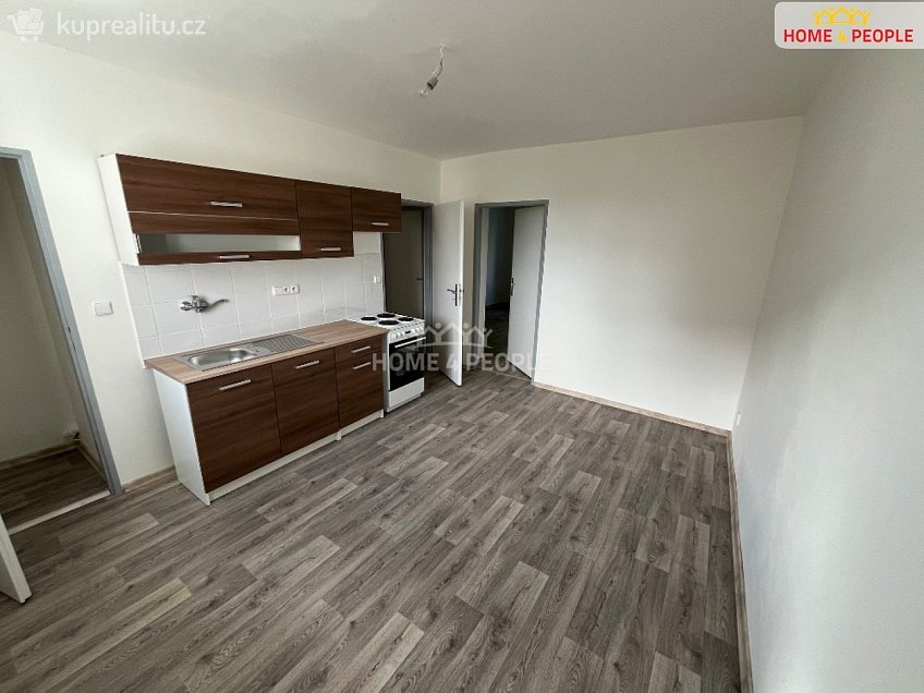 Pronájem bytu 2+1 71 m^2 Závodu míru, Karlovy Vary 