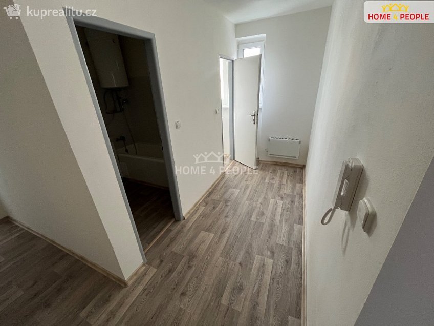 Pronájem bytu 2+1 71 m^2 Závodu míru, Karlovy Vary 