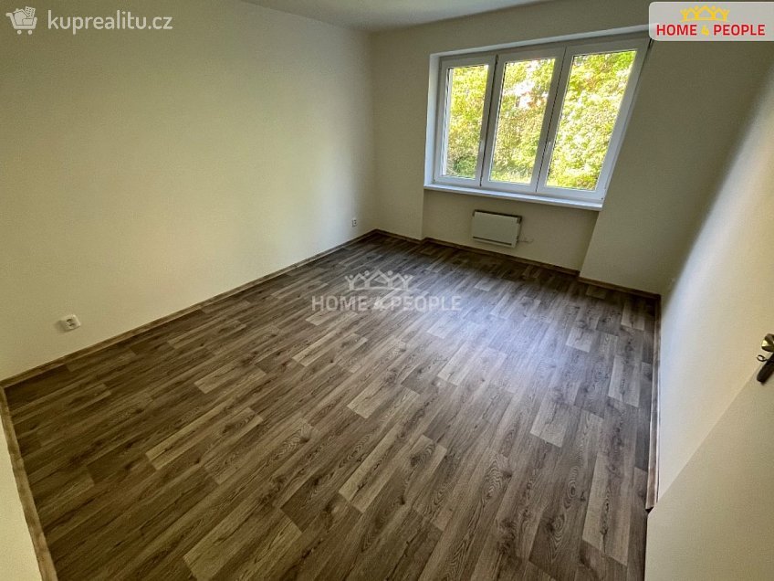 Pronájem bytu 2+1 71 m^2 Závodu míru, Karlovy Vary 